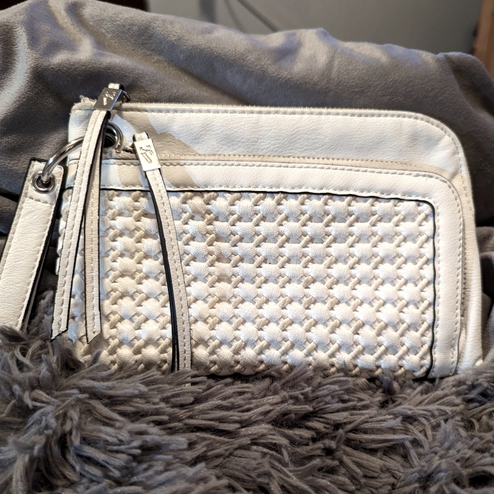 Simply Vera, Vera Wang clutch